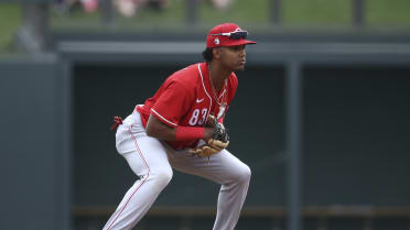 Reds Barry Larkin Amir Garrett discuss race