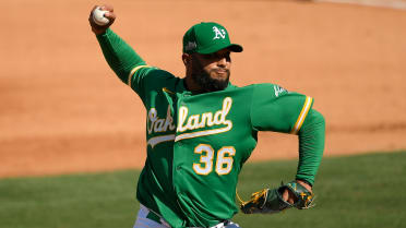 Sergio Romo is heading back to the Bay, signing with A's [report