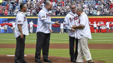 Glavine joins elite club as Mets smack Cubs