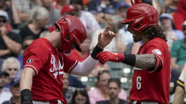 Jonathan India's home run takes out a coffee cup in Reds' bullpen
