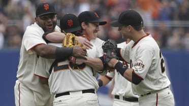 Red is the new black as Lincecum returns to cheers