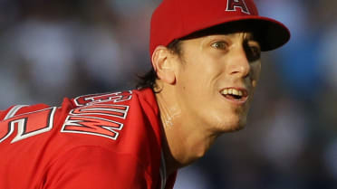 Tim Lincecum joins Rangers with new contract, heavy heart