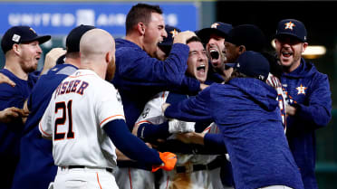 August 10, 2018: Houston Astros pinch runner Derek Fisher (21) takes a  leadoff during a Major League Baseball game between the Houston Astros and  the Seattle Mariners on 1970s night at Minute