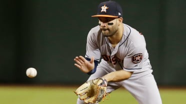 Jose Altuve Goes Oppo – Glove Pop