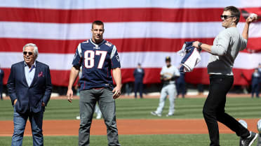 Tom Brady throws out Red Sox first pitch wearing Super Bowl jersey (video)  - Sports Illustrated