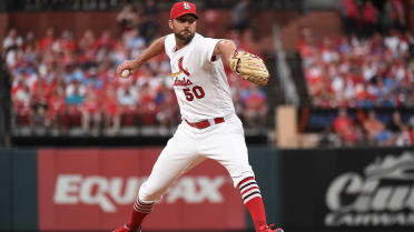 Longtime nemesis Adam Wainwright the latest to ruin Pirates' bid for series  sweep