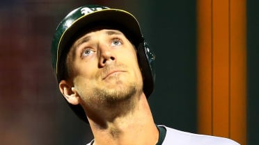 Stephen Piscotty gets hit in first at bat since his mother passed away