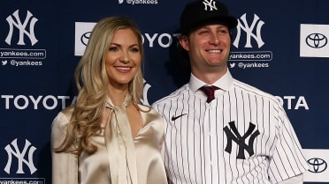 Giants-Yankees lets Crawford, Cole wives catch up while husbands play