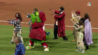 A Braves hat-wearing ghost attacked the Phillie Phanatic, but the  Ghostbusters were there to help