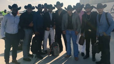 Cowboy up: Phils don hats for trip to Denver