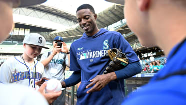 Dee Gordon has new baby with wife, new role with Mariners