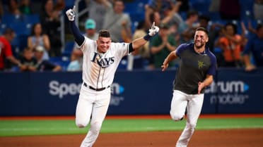 Willy Adames Hits Walk-Off Single for Huge Rays Win - Stadium