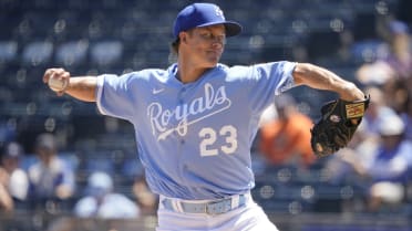 Royals' Greinke reportedly chucks fans baseball