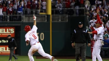 Maui wildfires: Ex-Phillies star Shane Victorino raises money