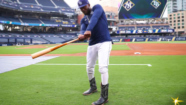 MLB Life on X: Randy Arozarena walked out with his cowboy boots for his  #HRDerby intro 😂💪  / X