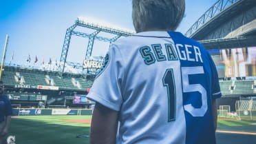 Jody Seager supported both of her sons' teams with a split Dodgers-Mariners  jersey before this weekend