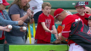 Young fan tears up after Trout's autograph 