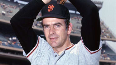 San Francisco Giants unveil statue of pitcher Gaylord Perry