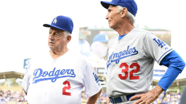 Dodgers News: Dave Roberts Recalls Favorite Tommy Lasorda Memory