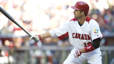 Joey Votto wins Tip O'Neill Award as top Canadian baseball player