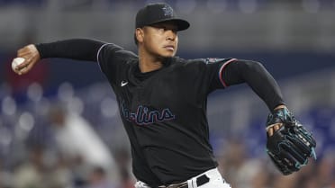 Ump Job: Marlins pitcher called for 3 balks in the same inning