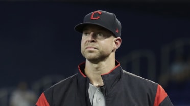 Indians ace Corey Kluber breaks forearm after being hit by line drive, Cleveland Guardians