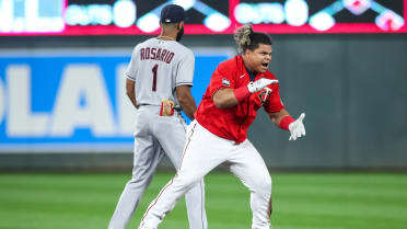 ACTUAL BASEBALL HIGHLIGHT: Willians Astudillo admires clutch