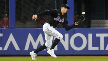 Highlight] Brandon Nimmo sprints a long way to make a great diving catch :  r/baseball