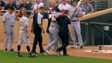 White Sox catcher Yasmani Grandal out 4-6 weeks with a torn tendon in his  left knee