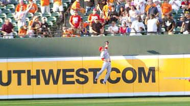 GraigKreindler] Here's my painting of Mike Trout making a stunning