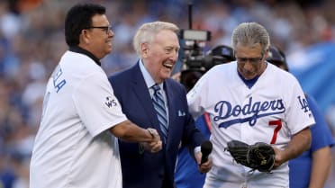 Vin Scully calls in Fernando Valenzuela from bullpen for