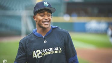 Mitchell & Ness on X: 25 years ago today, Ken Griffey Jr. helped honor the  iconic No. 42 as players suited up for the field on Jackie Robinson Day.  The New Authentic