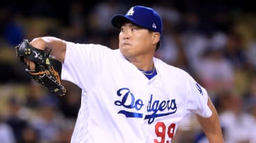 Hyun-Jin Ryu gets 4-out save in relief debut