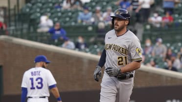 Brewers' Travis Shaw benefiting from experience, maturity