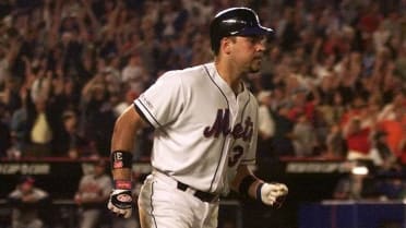 Piazza Nods to Fans After Historic Homer - Mets History