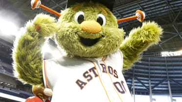 Chris Archer ambushed Astros mascot Orbit with water balloons in