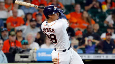 Astros' Yordan Alvarez breaks part of scoreboard in batting practice