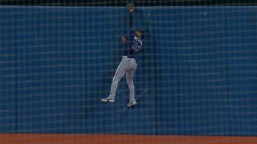 Kevin Kiermaier leaps for CATCH OF THE YEAR candidate! 