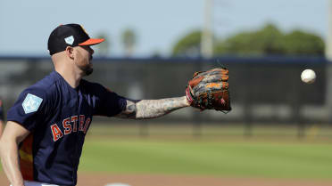 Astros sign Pressly to two-year contract extension