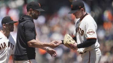 SF Giants' sloppy defense returns in loss to Twins