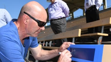 Ticket proceeds for seat where Kirk Gibson's '88 World Series home run ball  landed will help Parkinson's research - Los Angeles Times