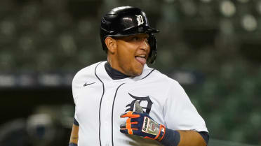 Miguel Cabrera jokingly squares up with José Ramírez after