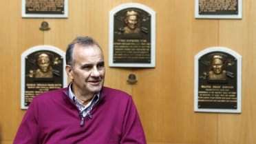 Joe Torre wins Baseball Digest lifetime achievement award