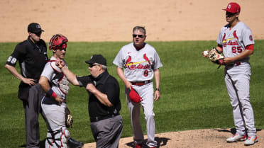 Cardinals reliever Gallegos gets wiped down by umpire after using