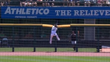 Trayce Thompson channeled his NBA-playing brother Klay with a leaping,  HR-robbing catch