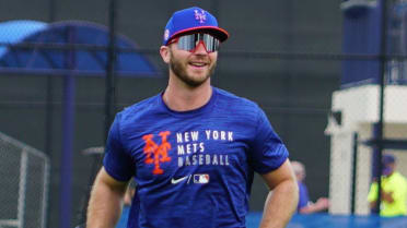 LMAO this Alonso outfit has got to be a lost bet… : r/NewYorkMets