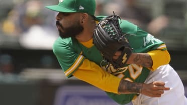 Mariners reliever Sergio Romo reaches 800th MLB appearance