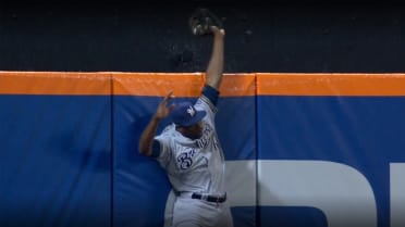 Which of Lorenzo Cain's five home-run thefts in 2019 is your favorite?