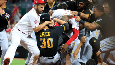 Benches clear in Reds-Pirates game as tempers rise 