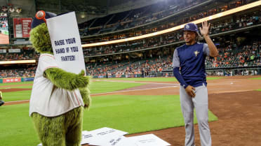 Chris Archer's feud with the Astros' mascot escalated into a water-balloon  fight